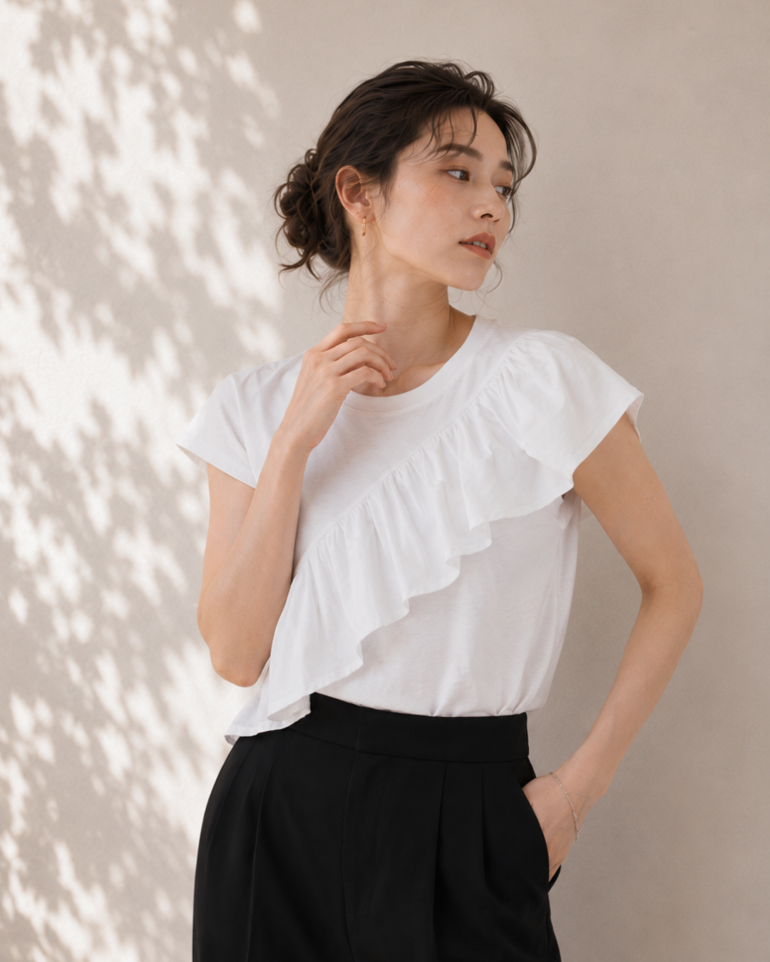 アシンメトリーフリルデザインTシャツ
