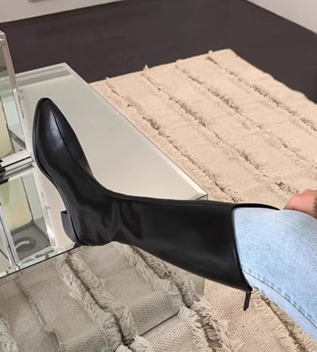 Minimal Sleek Long Boots