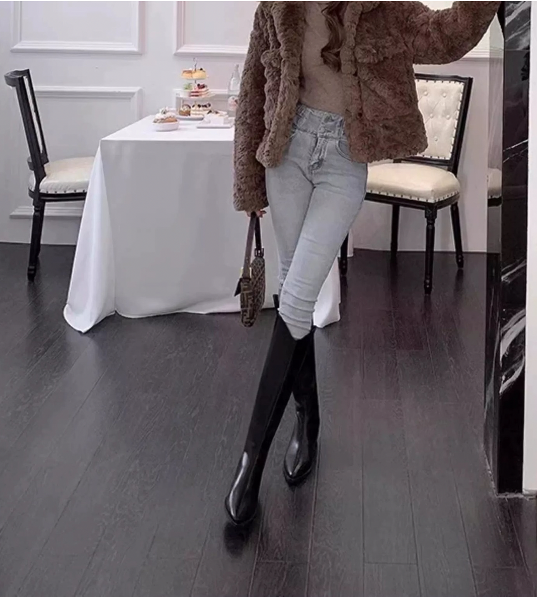 Minimal Sleek Long Boots