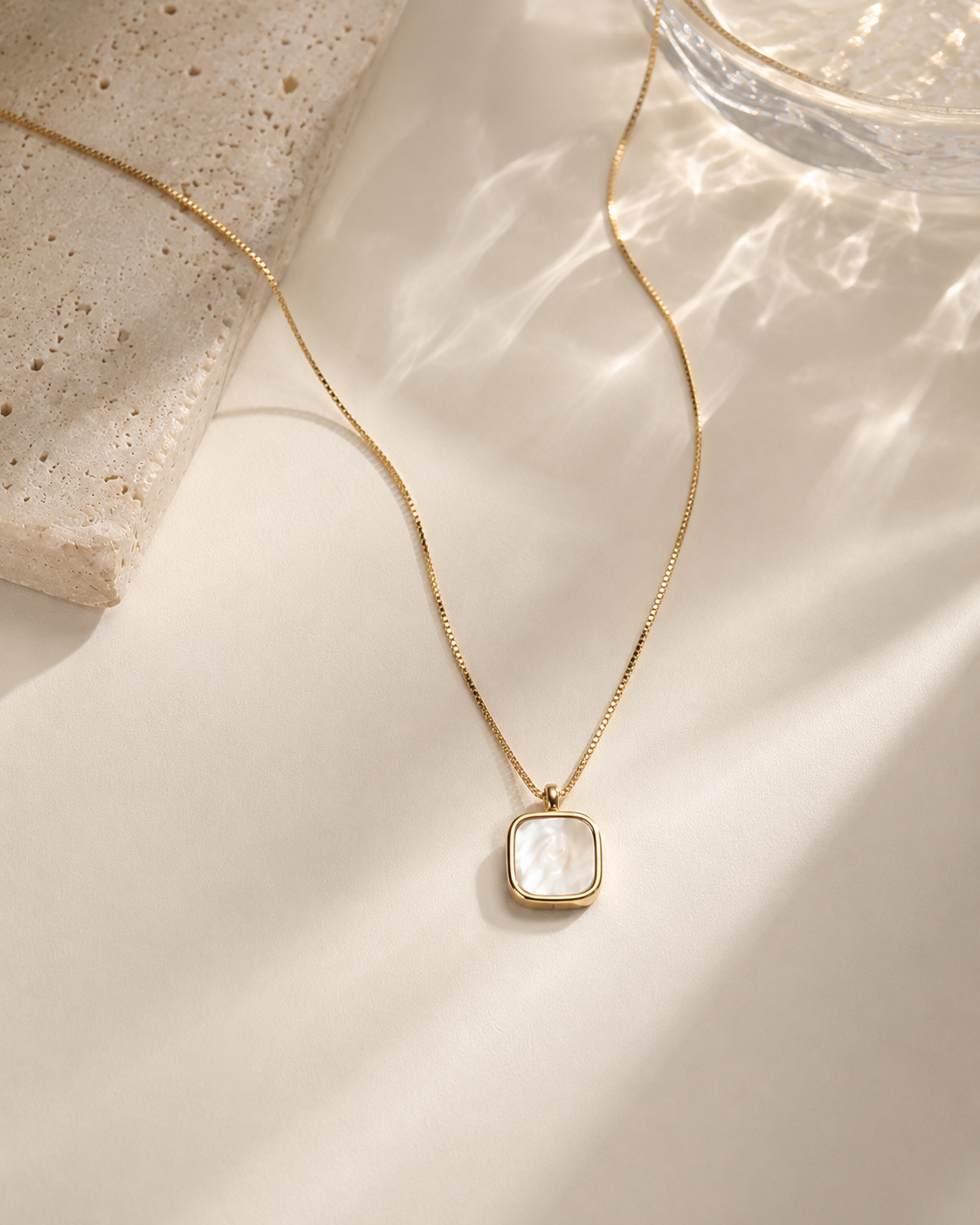 Élodie Shell Pendant ネックレス